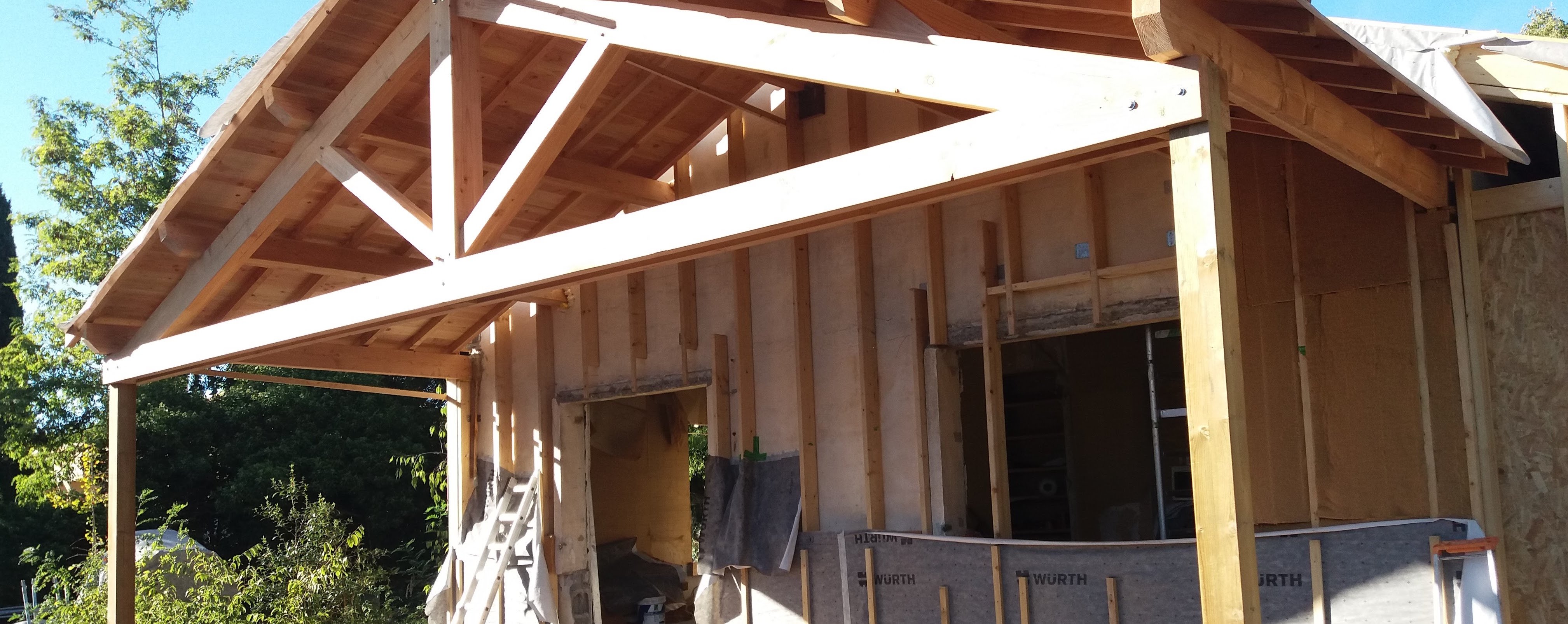 Maison_ossature_bois_charpente_construction_terrasse_design_artisan_pergolat_pool_house_couverture_3