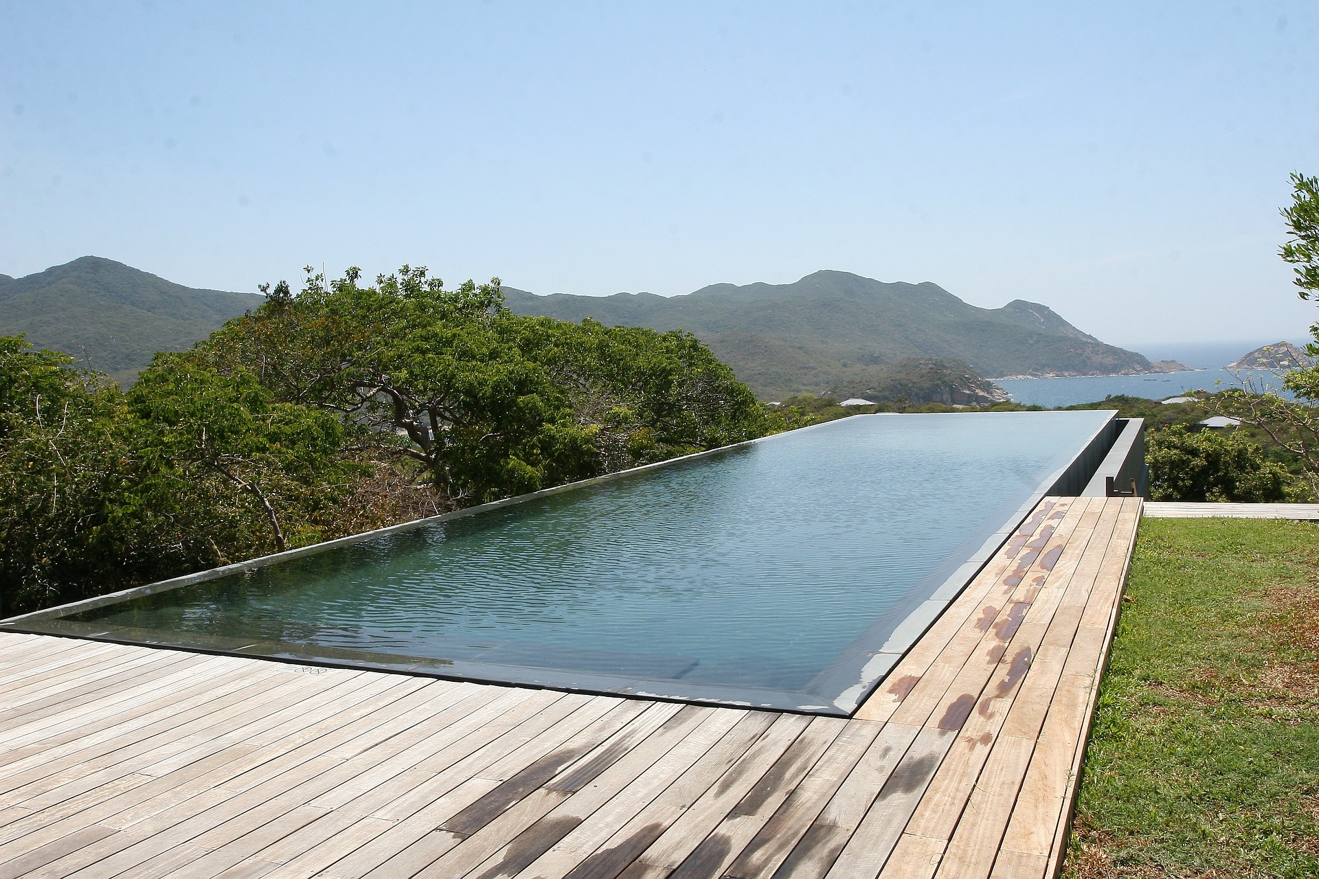 Maison_ossature_bois_charpente_construction_terrasse_design_artisan_pergolat_pool_house_couverture_4890