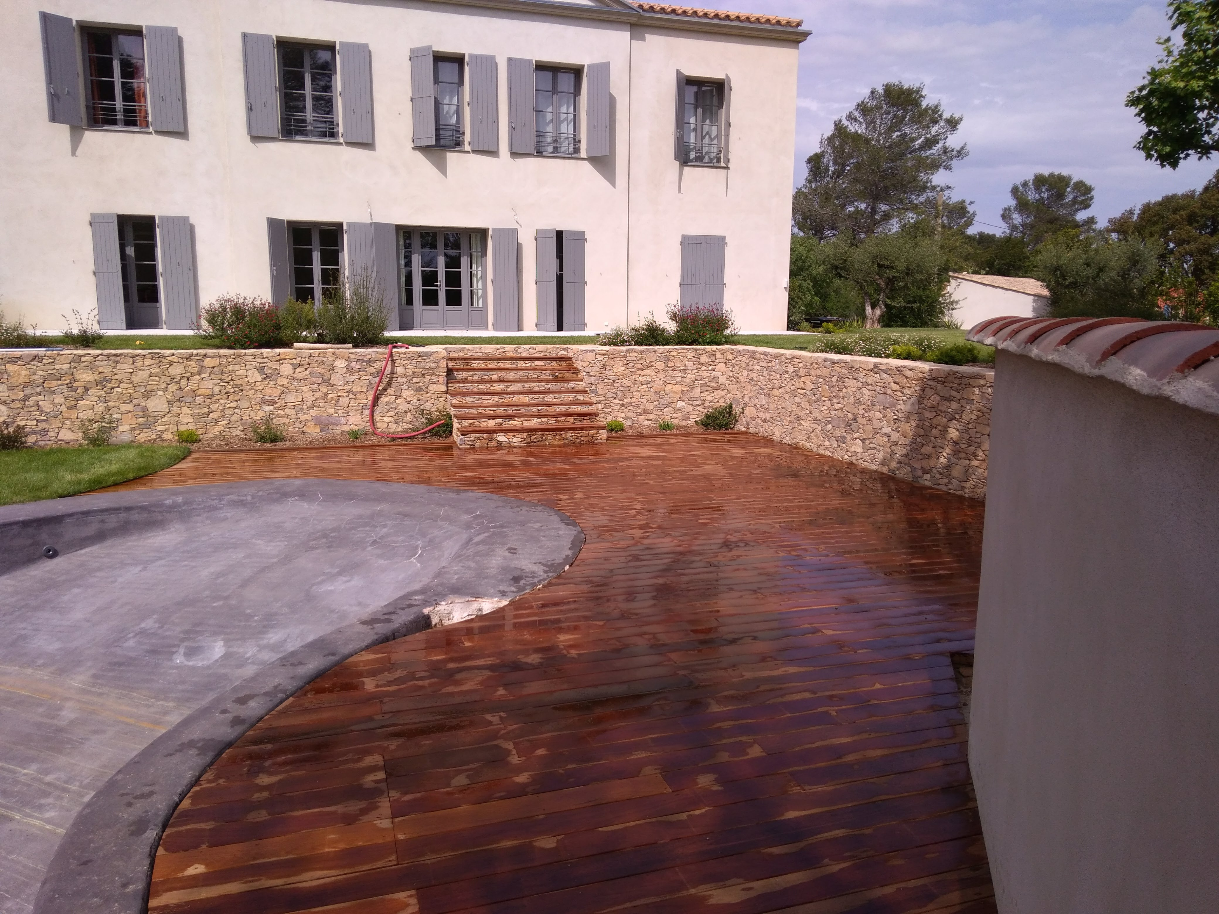 Maison_ossature_bois_charpente_construction_terrasse_design_artisan_pergolat_pool_house_couverture_825